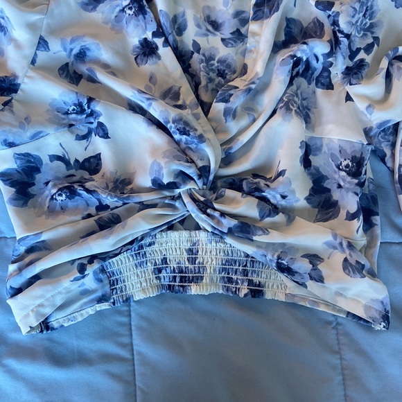 Abercrombie and Fitch Knot-front Puff Sleeve Top - Picture 5 of 6